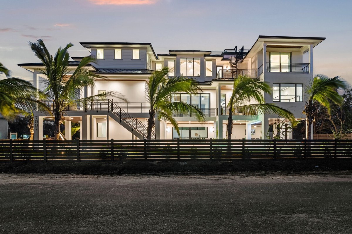 Main Elevation. Pool Side