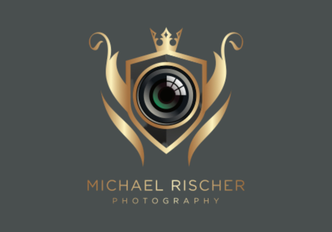 Gold crest emblem featuring a camera lens icon for Michael Rischer Photography.